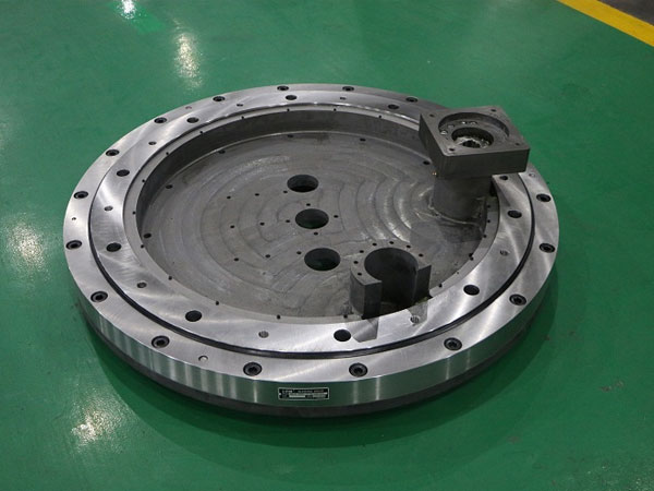 ①Customized double-gear high-precision, negative-clearance precision helical (grinding) slewing drive, to achieve zero backlash for customers.